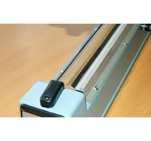 Импульсный настольный сварщик с механическим ножом FS-C 300 Импульсный настольный сварщик с механическим ножом FS-C 300